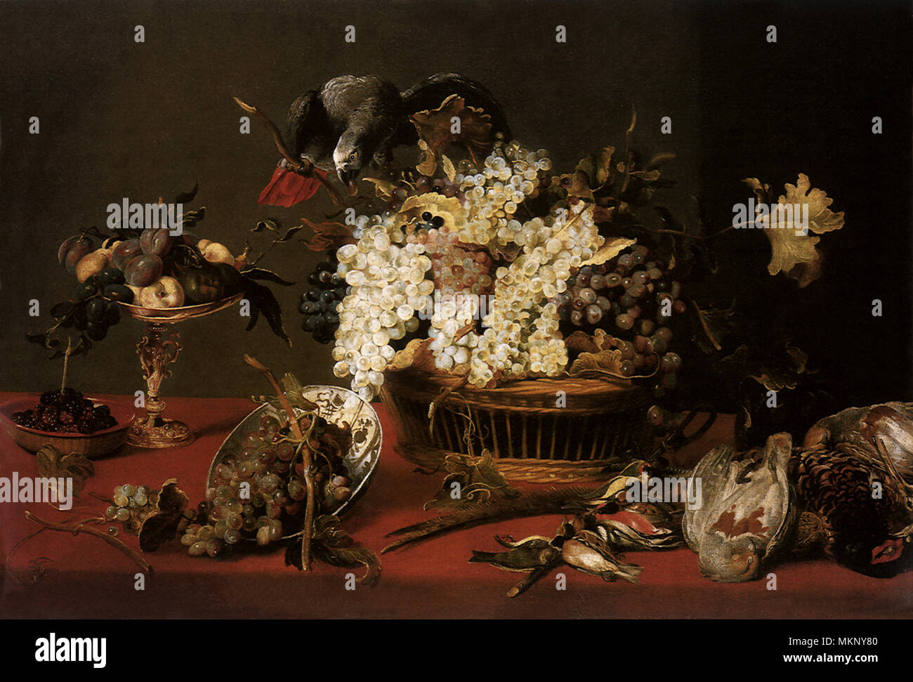 Natura morta con uva e un pappagallo grigio Foto Stock