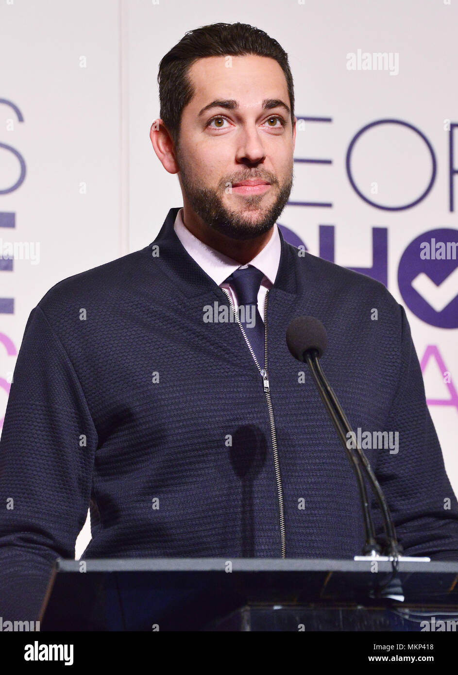 Zachary Levi 052 presso il popolo Choice Awards 2015 al Paley Center di Los Angeles. Nov. 3, 2015.Zachary Levi 052 evento nella vita di Hollywood - California, tappeto rosso Evento, verticale, STATI UNITI D'AMERICA, industria cinematografica, celebrità, fotografia, Bestof, arte cultura e intrattenimento, Topix celebrità moda / una persona, verticale, migliori della vita di Hollywood, evento nella vita di Hollywood - California, moquette rossa e dietro le quinte, USA, industria cinematografica, celebrità, movie celebrità, personaggi televisivi, musica celebrità, fotografia, Bestof, arte cultura e intrattenimento, Topix, headshot, verticale, dall'anno , 201 Foto Stock
