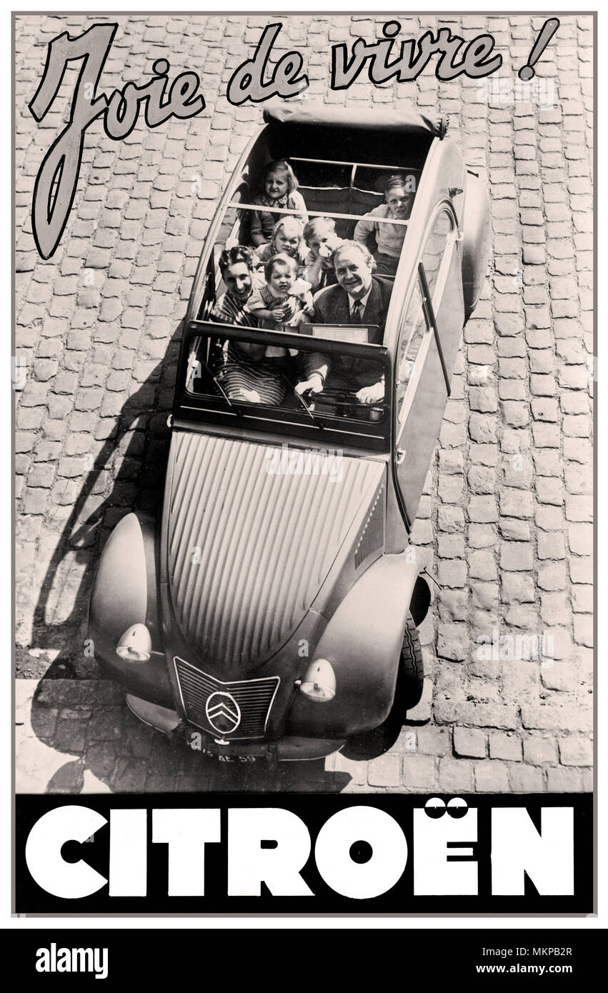 Citroën 2CV 1959 'eux chevaux' tipica famiglia notevole macchina stampa francese pubblicità 'Joie de vivre' la gioia della vita... auto design di Flaminio Bertoni: Foto Stock