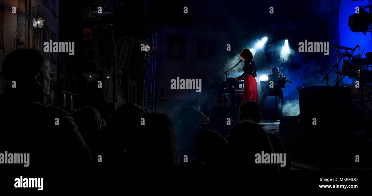 Notte concerto presso il festival di primavera. Ogni anno, nel centro del Portogallo, una serie di notte gratis concerti avranno luogo Foto Stock