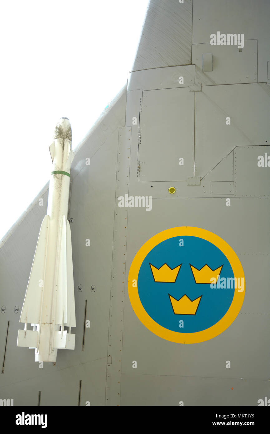 Dettaglio della parte inferiore dell'aereo da combattimento SAAB J35 Draken appartenenti alla Swedish Air Force. Il velivolo è conservato presso la vecchia F10 in Ängelholm Foto Stock Dettaglio della parte inferiore dell'aereo da combattimento SAAB J35 Draken appartenenti alla Swedish Air Force. Il velivolo è conservato presso la vecchia F10 in Ängelholm Foto Stock