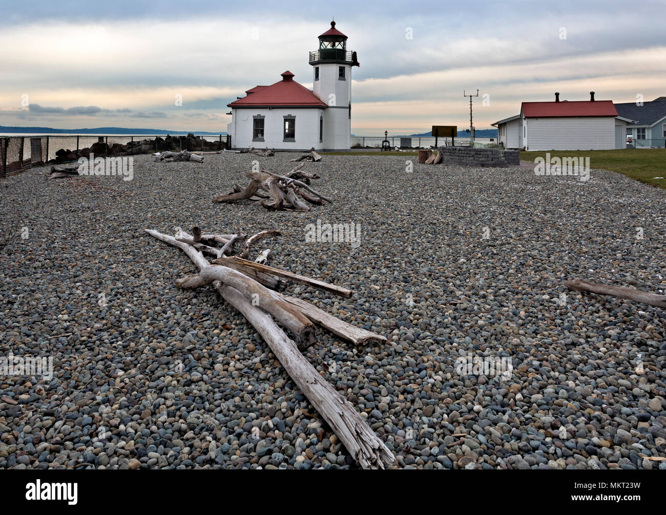 WA15350-00...WASHINGTON - Alki Point Lighthouse sul Puget Sound, all'estremità sud della Baia di Elliott in West Seattle. Foto Stock