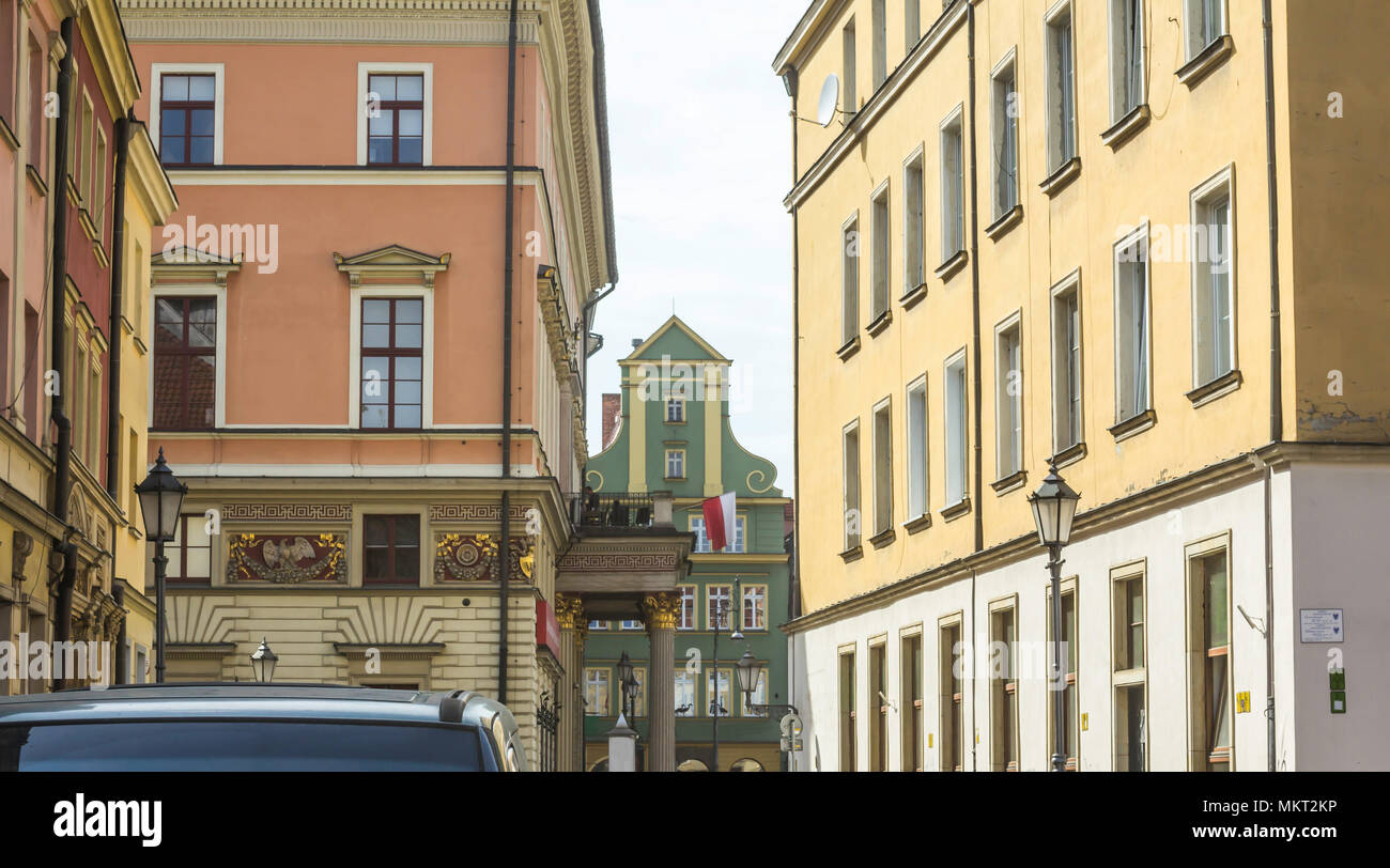 Ristrutturato edifici. Facciate di edifici intorno alla piazza del mercato. Gotica e Barocca e i dettagli e gli elementi dell'edificio. Città Vecchia di Wroclaw, Polonia. Foto Stock