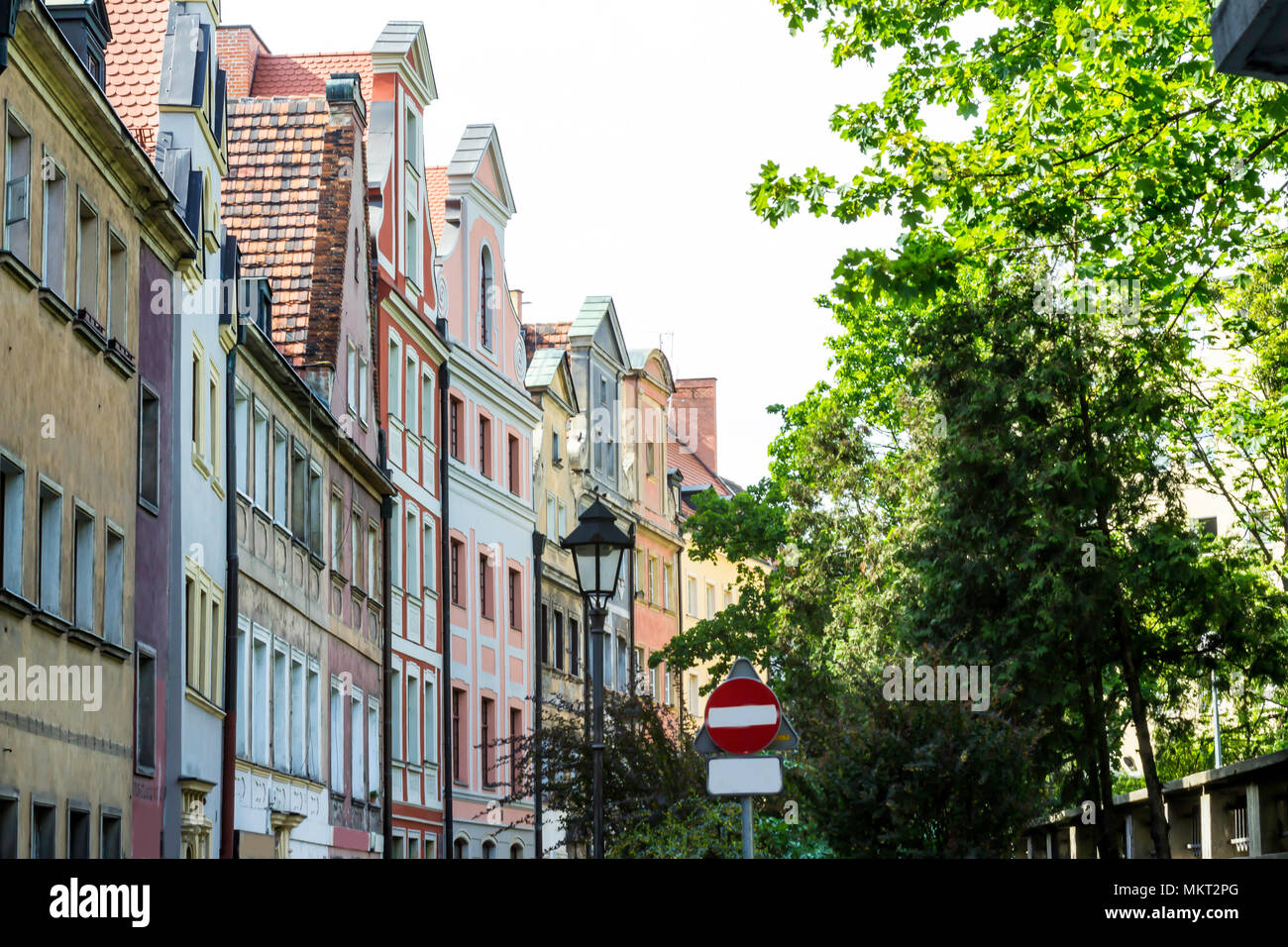 Ristrutturato edifici. Facciate di edifici intorno alla piazza del mercato. Gotica e Barocca e i dettagli e gli elementi dell'edificio. Città Vecchia di Wroclaw, Polonia. Foto Stock