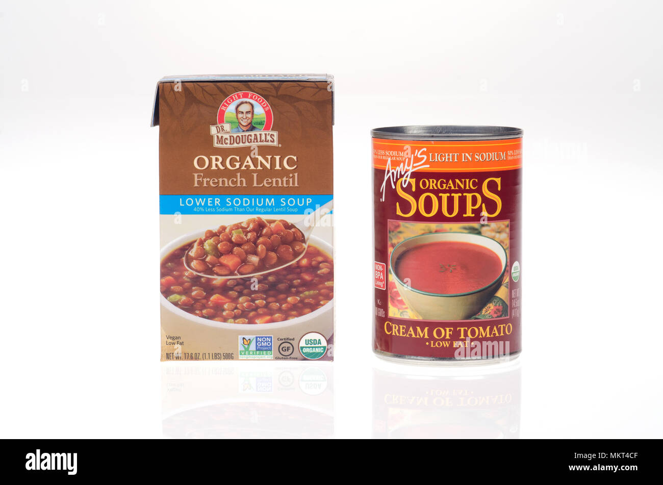 Organici di sodio inferiore zuppa può e scatola di Amy la crema di pomodoro e il dottor McDougall della lenticchia francese Foto Stock