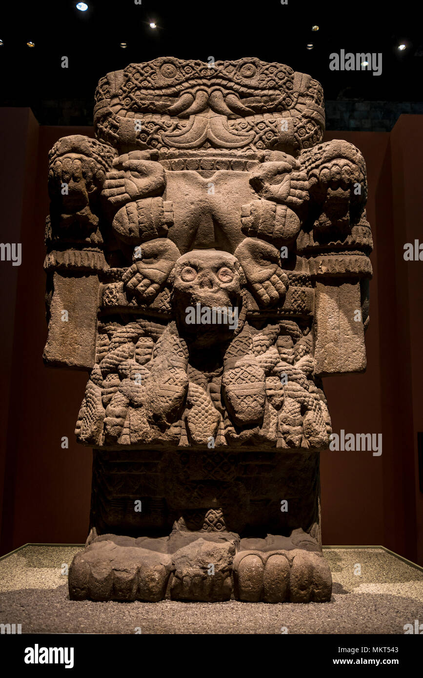 Camera azteca, Statua di Coatlicue - Dea Azteca, Museo Nazionale di Antropologia, Città del Messico, Messico Foto Stock