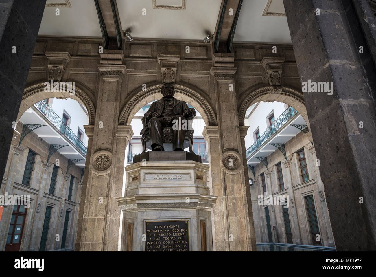Statua di Benito Juares, Palazzo Nazionale, Palacio Nacional, il palazzo del governo, Città del Messico, Messico Foto Stock