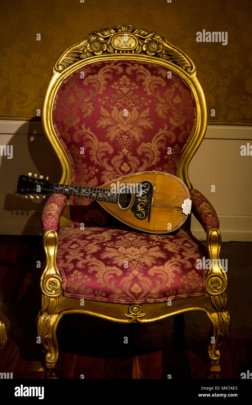 Benito Juárez Museum, Juarez salon, sedia con liuto, Palazzo Nazionale, Palacio Nacional, il palazzo del governo, Città del Messico, Messico Foto Stock