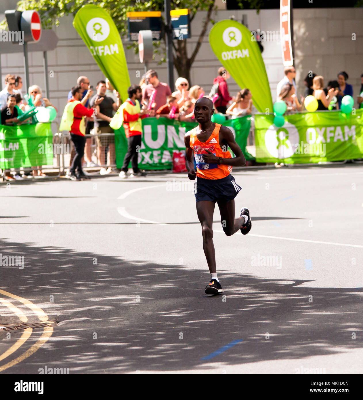 Daniel Wanjiru () keniota competere nel 2018, Mens Elite maratona di Londra. Egli è andato a finire 8th, in un tempo di 02:10:35 Foto Stock