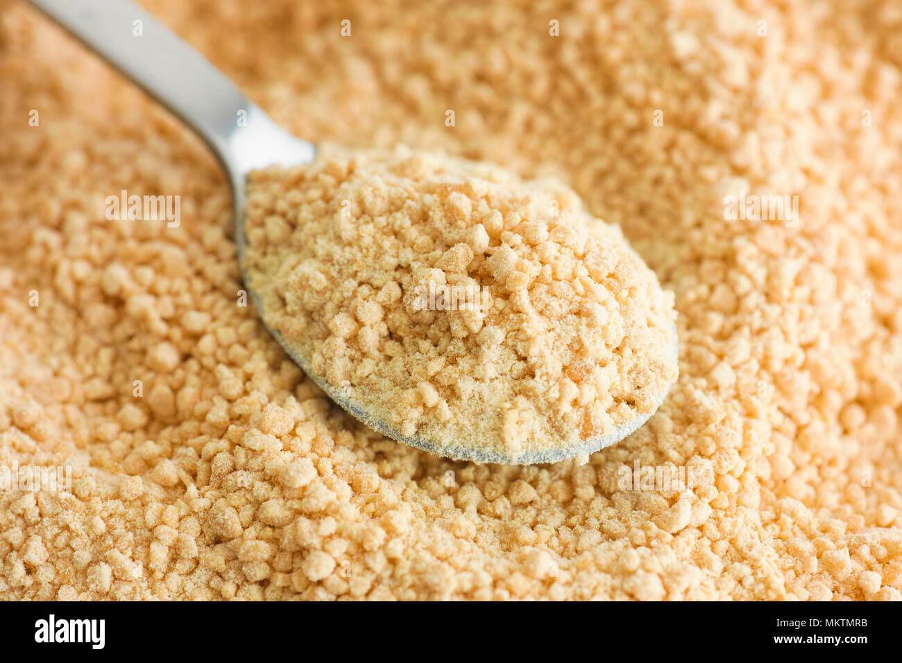 La lecitina di soia in un cucchiaio da tè. Close up. Foto Stock