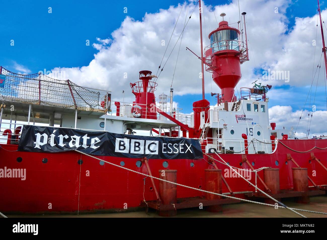 LV18 la barca che scuotono la. Radio Caroline radio pirata nave nel dock, Ha'penny pier, Harwich, Essex. Maggio 2018. Foto Stock