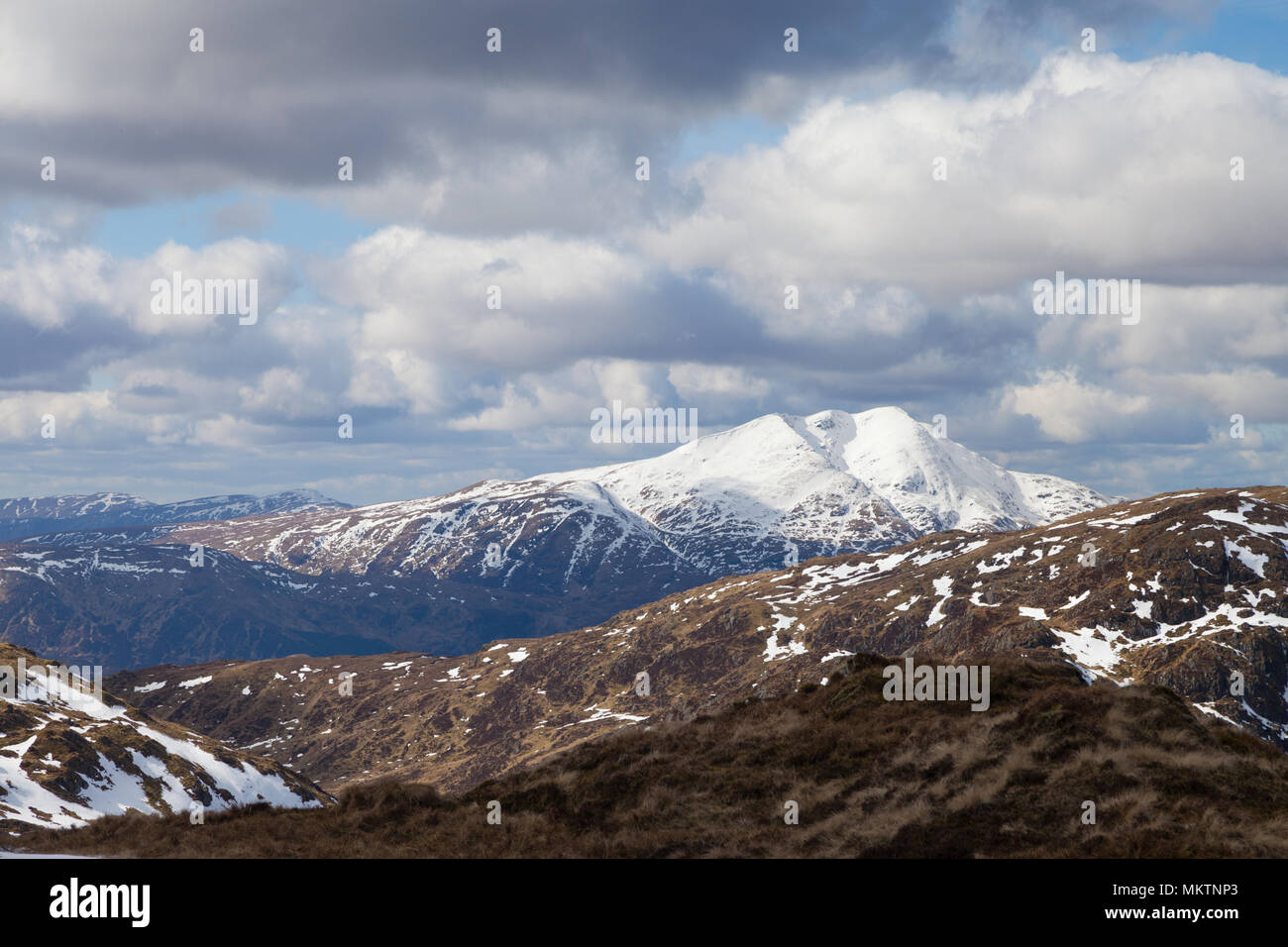 Guardando sopra di Ben Lomond dal Ben Venue Trossachs Scozia Scotland Foto Stock