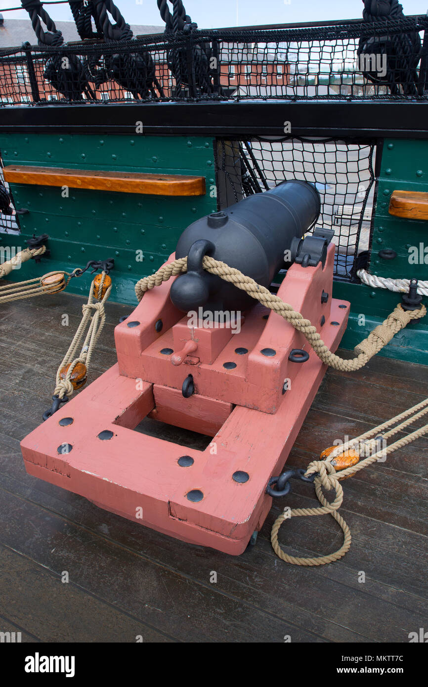 Una pistola sul ponte della USS Consitution (1797) presso l'ex Charlestown Navy Yard a Boston, Massachusetts, STATI UNITI D'AMERICA Foto Stock