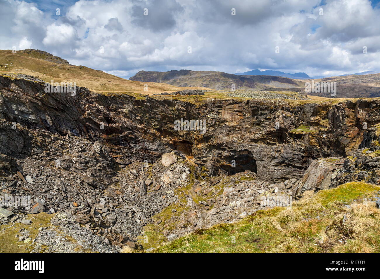 Guardando oltre Rhosydd cava Twll ovest verso vette di Cnicht e Snowdon Foto Stock