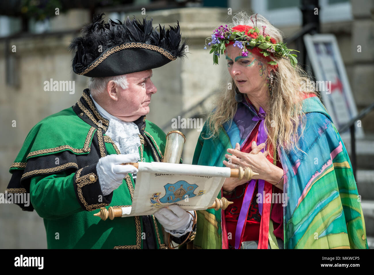 Beltane celebrazioni il giorno di maggio in Glastonbury per festeggiare l arrivo dell'estate. Foto Stock