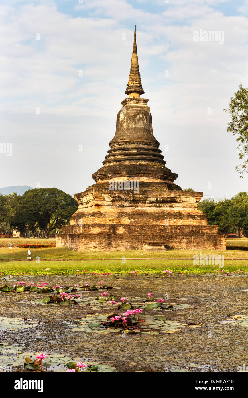 Wat Mahathat, Sukhothai Historical Park, Thailandia Foto Stock