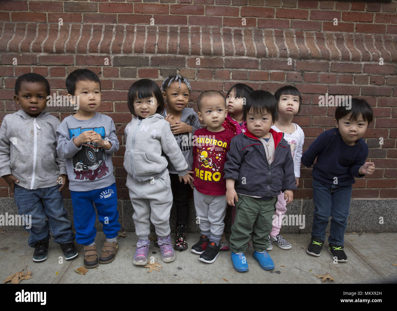 Lower East Side multi etnico scuola materna nel quartiere di Chinatown di Manhattan. Foto Stock