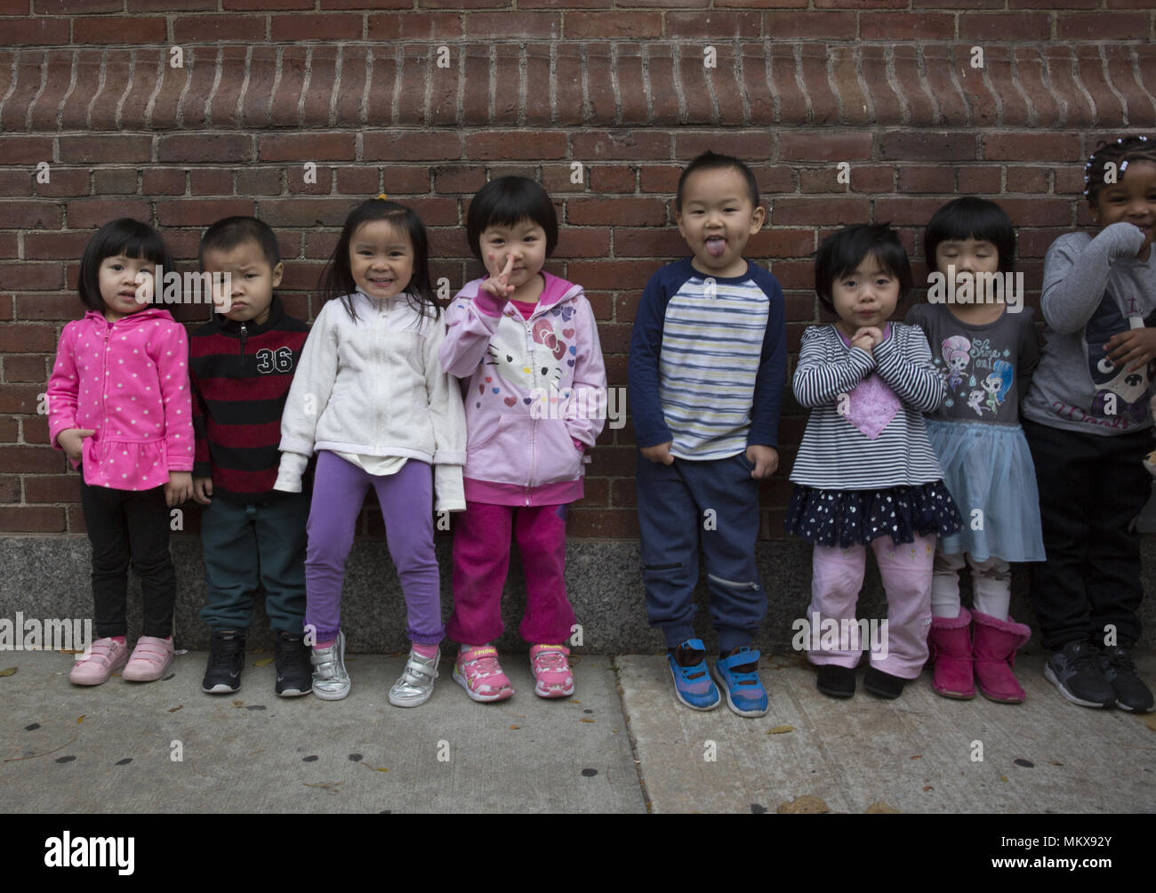 Lower East Side multi etnico scuola materna nel quartiere di Chinatown di Manhattan. Foto Stock