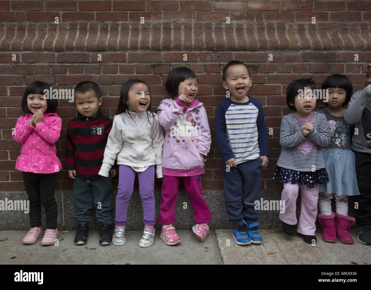Lower East Side multi etnico scuola materna nel quartiere di Chinatown di Manhattan. Foto Stock