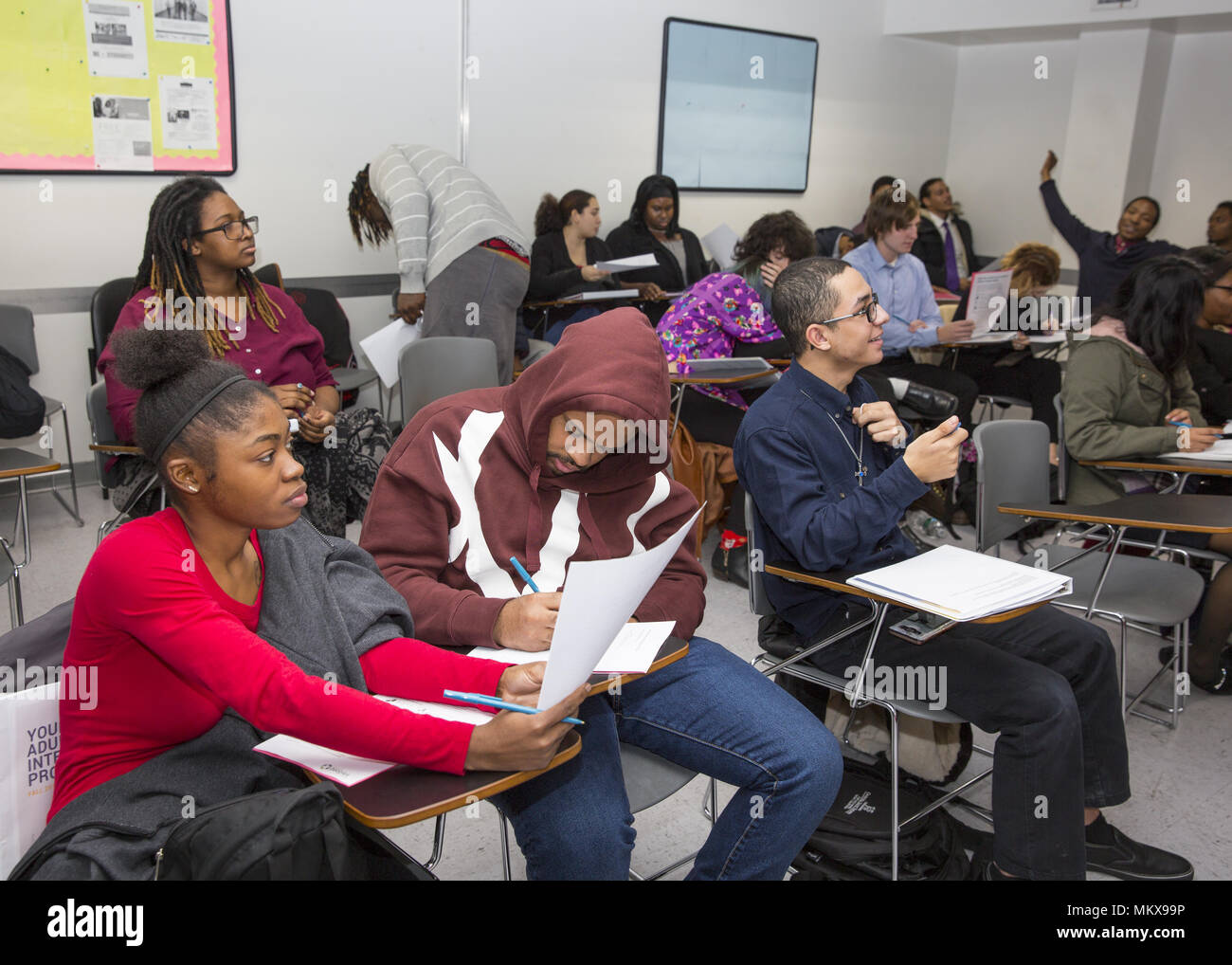 Programma speciale per gli adolescenti e i giovani adulti di imparare la cultura finanziaria completa di alta scuola GED programmi e prepararsi per lavorare nel mondo di oggi. L Foto Stock