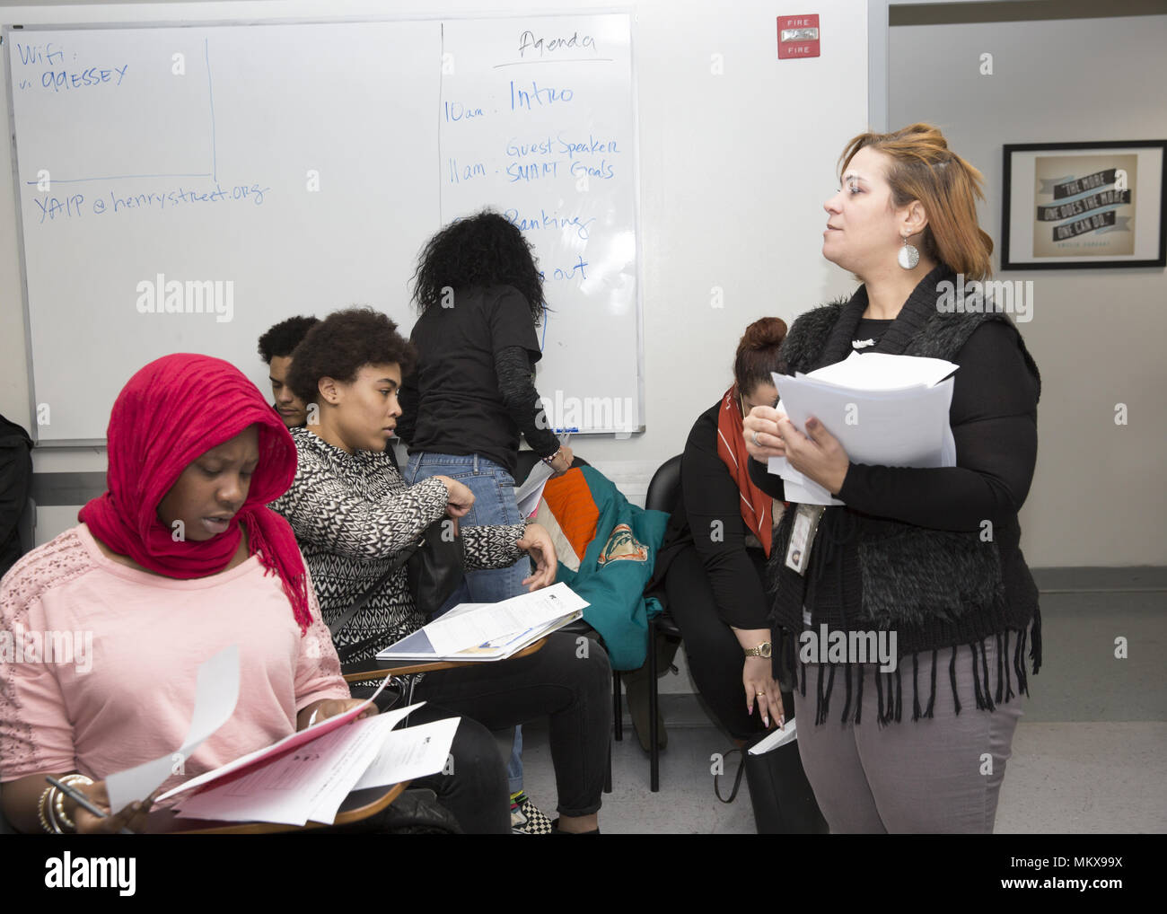 Programma speciale per ragazzi e giovani adulti per imparare l'alfabetizzazione finanziaria completare i programmi GED della scuola superiore e prepararsi a lavorare nel mondo di oggi. Foto Stock