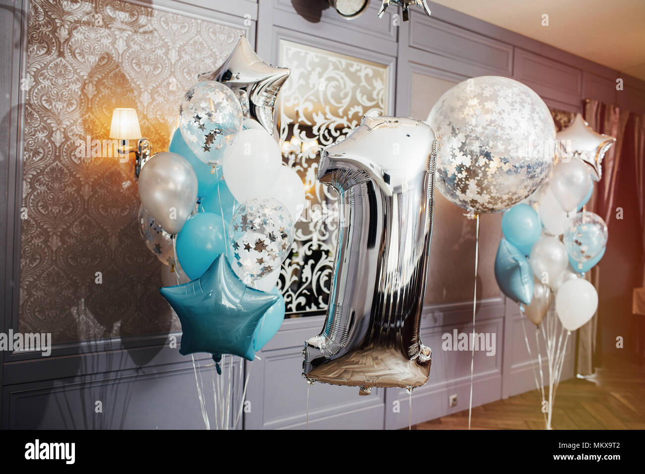 Background ball balloon balloons birthday immagini e fotografie stock ad  alta risoluzione - Alamy