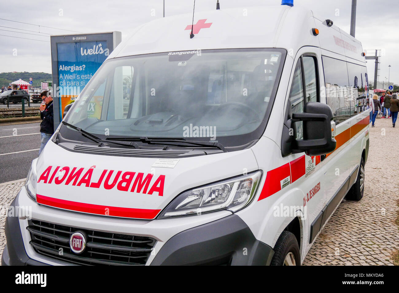 Ambulanza di emergenza, quartiere Belem, Lisbona, Portogallo Foto Stock