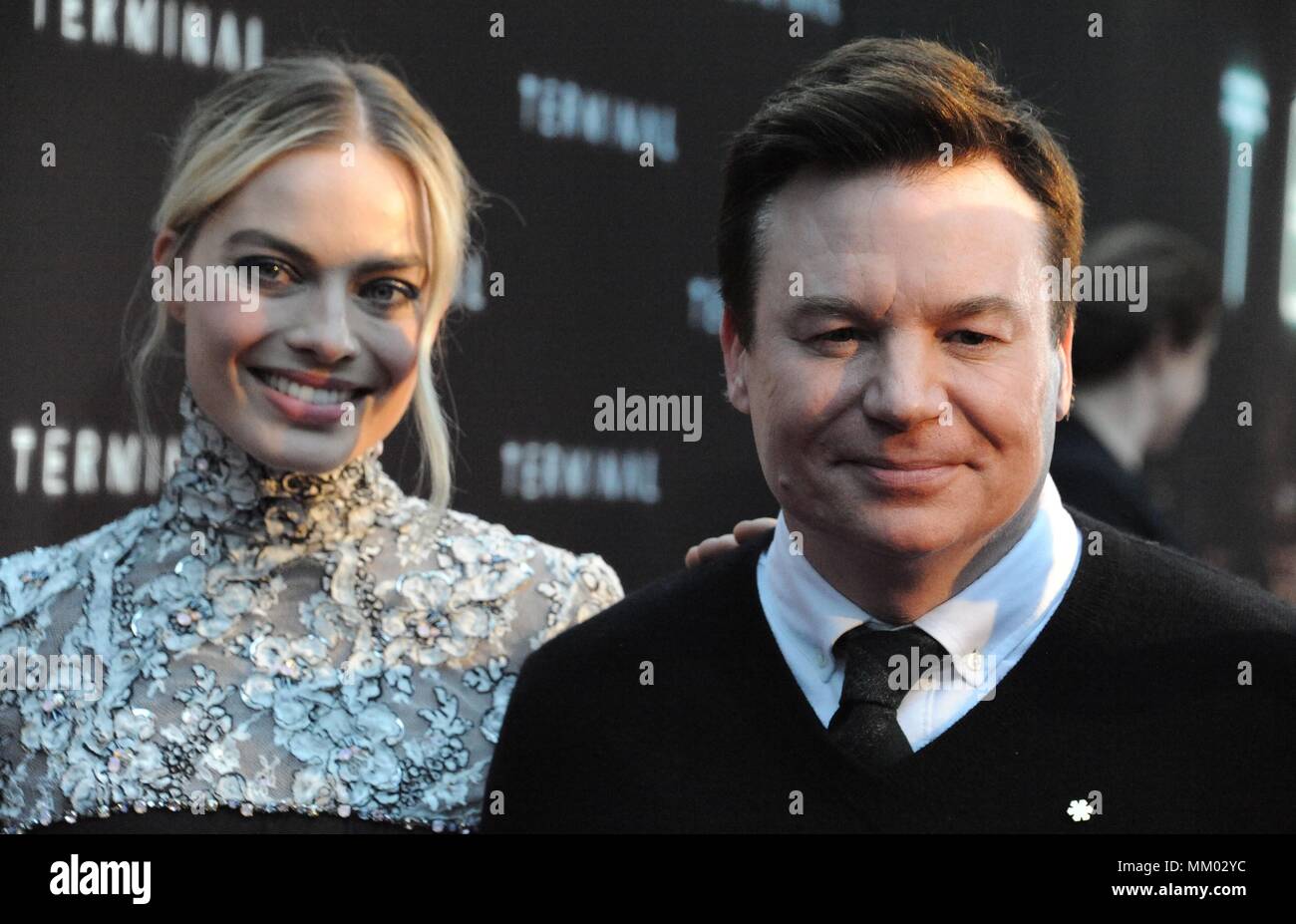 Los Angeles, CA, Stati Uniti d'America. 8 Maggio, 2018. Margot Robbie, Mike Myers presso gli arrivi per il terminale Premiere, ArcLight Hollywood, Los Angeles, CA Maggio 8, 2018. Credito: Dee Cercone/Everett raccolta/Alamy Live News Foto Stock