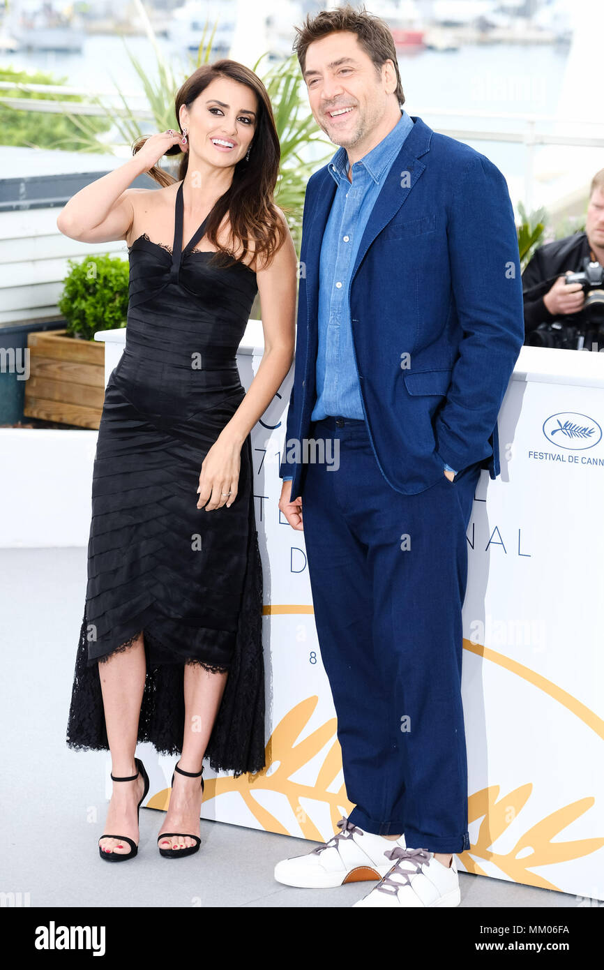 Cannes, Francia. 9 maggio 2018. Penelope Cruz e Javier Bardem in un photocall per tutti sanno di mercoledì 9 maggio 2018 come parte della settantunesima Cannes Film Festival tenutosi presso il Palais des Festivals, Cannes. Nella foto: Penelope Cruz , Javier Bardem. Foto di Julie Edwards. Foto Stock