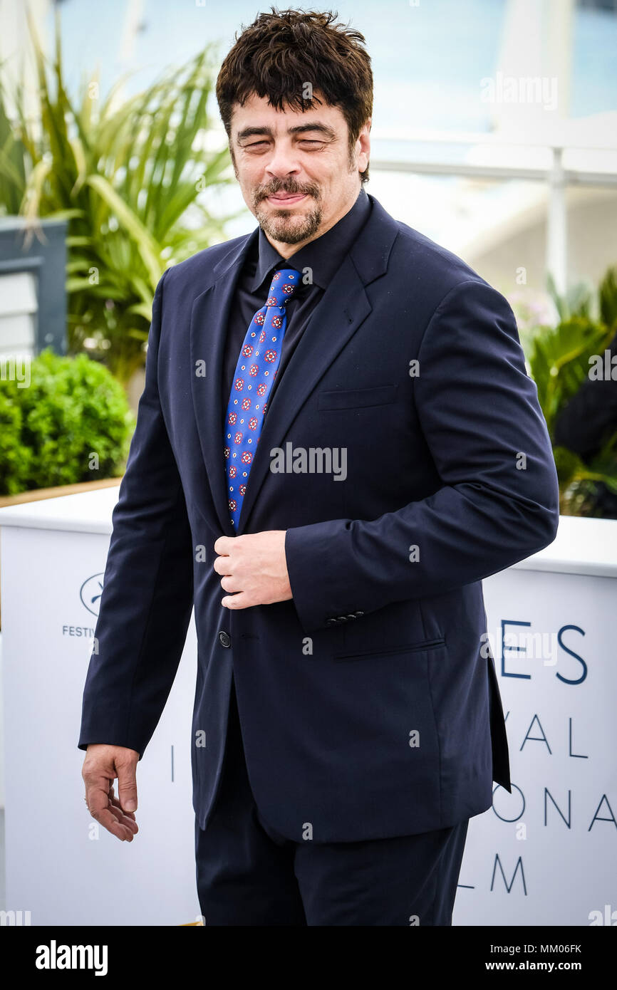 Cannes, Francia. 9 maggio 2018. Benicio Del Toro in un photocall per Un Certain Regard giuria mercoledì 9 maggio 2018 come parte della settantunesima Cannes Film Festival tenutosi presso il Palais des Festivals, Cannes. Nella foto: Benicio del Toro. Foto di Julie Edwards. Foto Stock