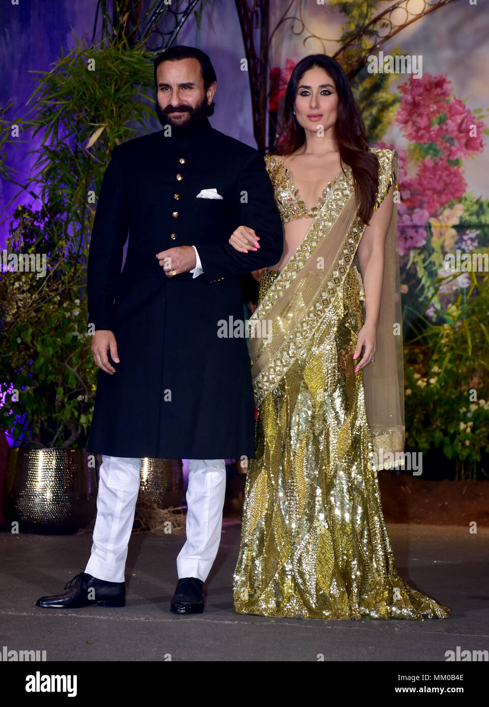 Indian film attrice Kareena Kapoor Khan con mio marito Saif Ali Khan frequentare il ricevimento di nozze di attrice Sonam Kapoor e Anand Ahuja a hotel Leela in Mumbai. Foto Stock