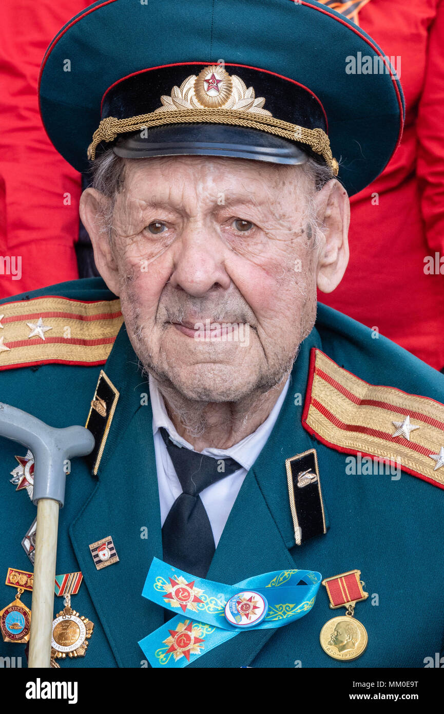 A Londra il 9 maggio 2018 un partecipante in "l'Immortale reggimento' marzo a Londra per commemorare il russo caduti della seconda guerra mondiale. Credit Ian Davidson/Alamy Live News Foto Stock