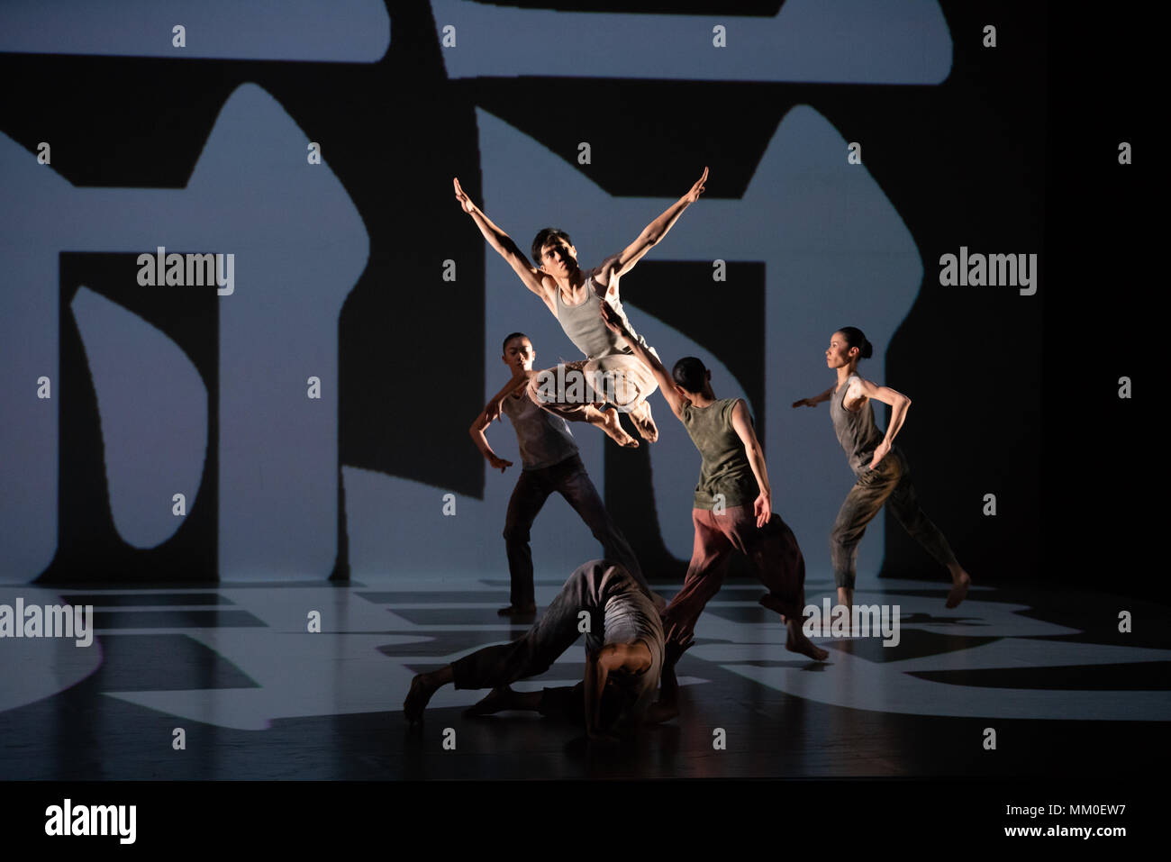 London, Regno Unito - 9 Maggio 2018 - Cloud Dance Theatre di Taiwan presente Formosa a Sadler's Wells foto© Danilo Moroni Credito: Danilo Moroni/Alamy Live News Foto Stock