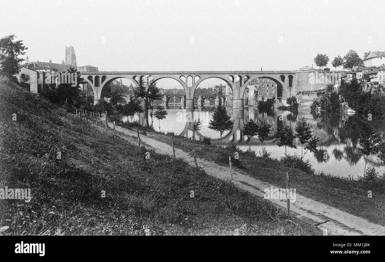Vista l'argine del fiume Tarn. Albi. 1900 Foto Stock