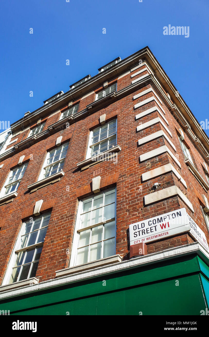 Soho Street serie di segni - Old Compton Street / Old Compton St - Londra quartiere Soho di segnaletica stradale Foto Stock