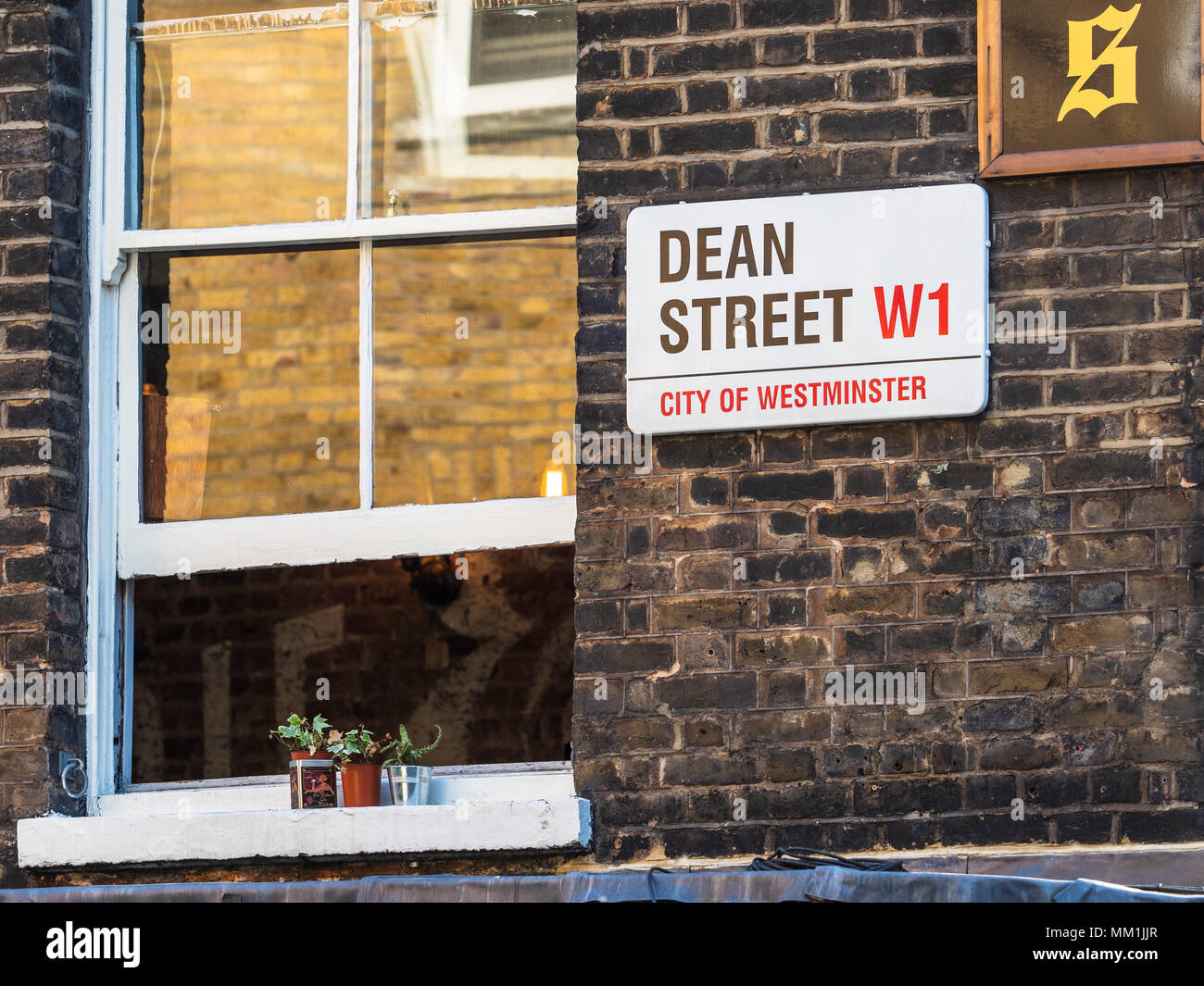 Soho Street serie di segni - Dean Street / Dean St - Londra quartiere Soho di segnaletica stradale Foto Stock