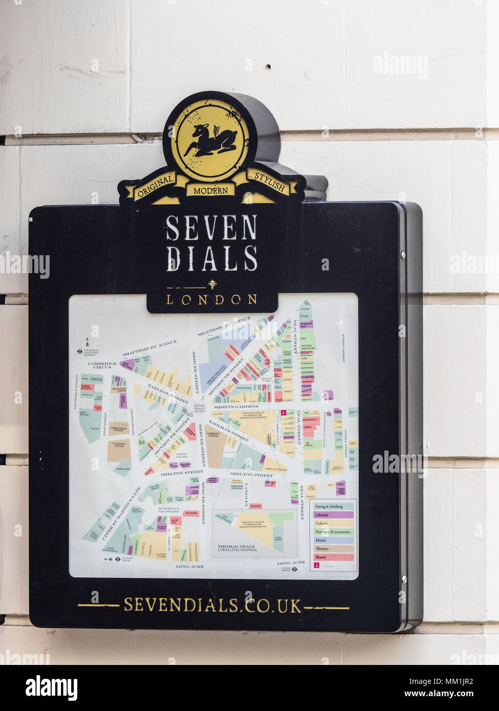 Seven Dials London - London Turismo mappa - Una mappa stradale a Seven Dials a Covent Garden di Londra centrale, chiamato per la convergenza di sette strade Foto Stock