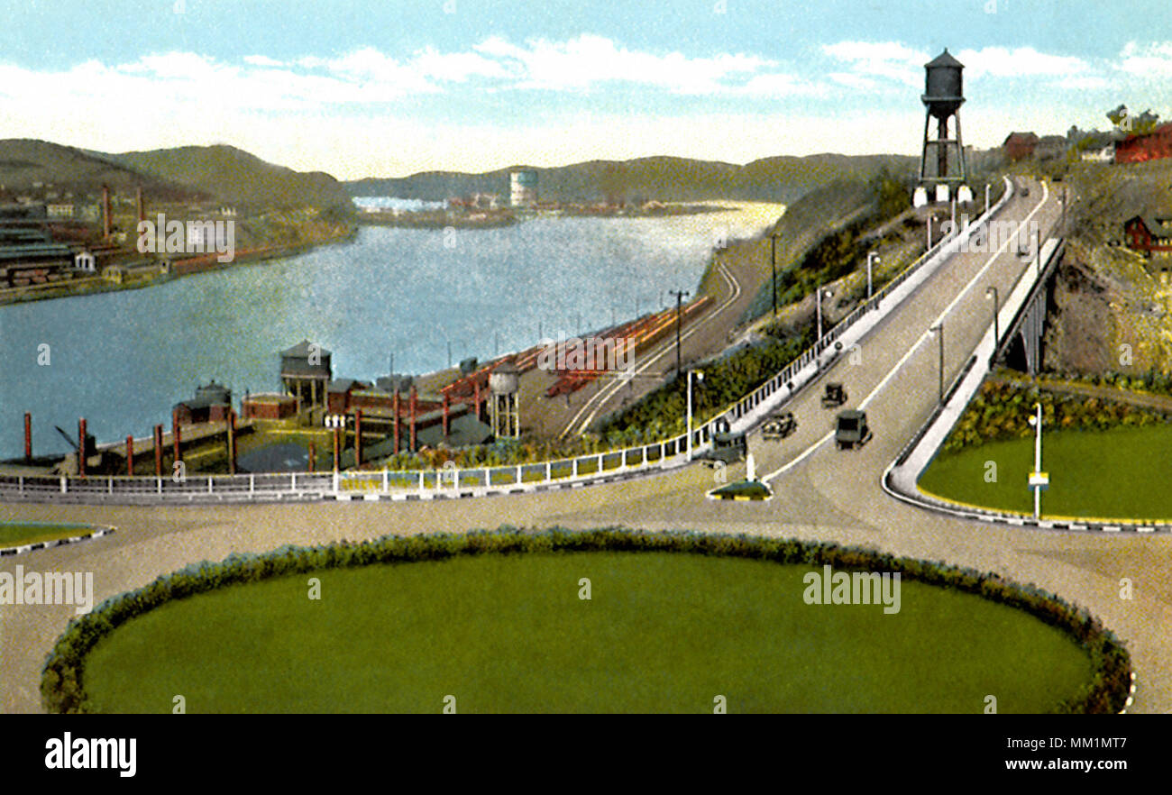 Sul lato nord del fiume Ohio Boulevard. Pittsburgh. 1920 Foto Stock