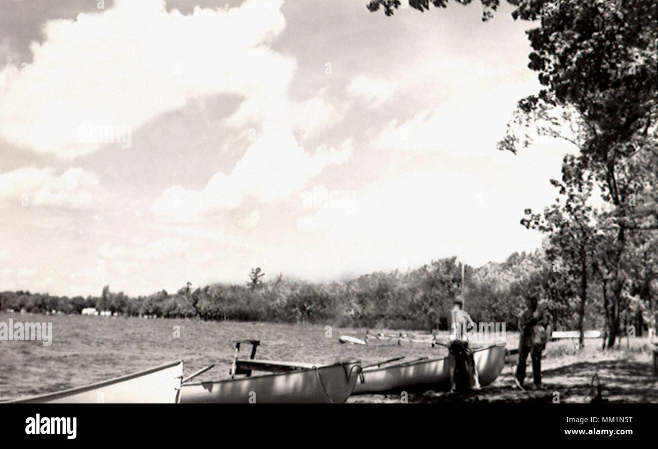 La pesca in Cragun è Lone Pine Camp. Lungo Lago. 1955 Foto Stock