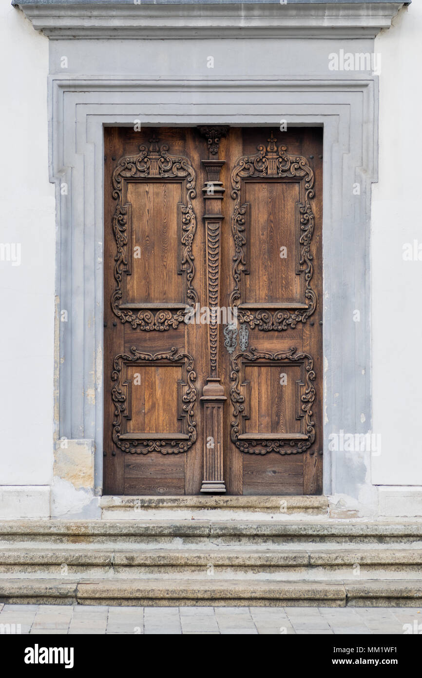 Chiesa di legno porta della chiesa dei Gesuiti Foto Stock
