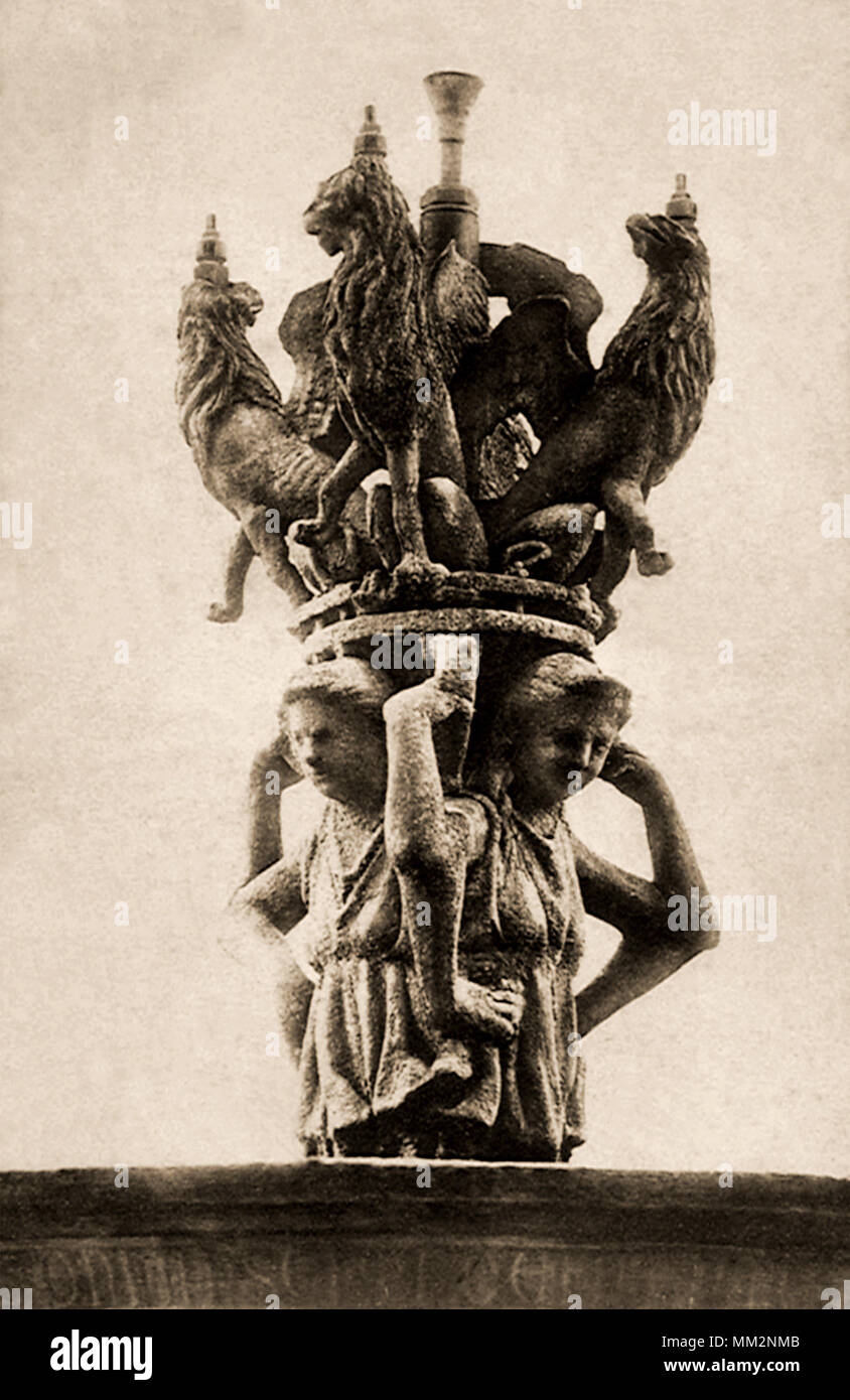 Fontana di bronzo. Perugia. 1930 Foto Stock