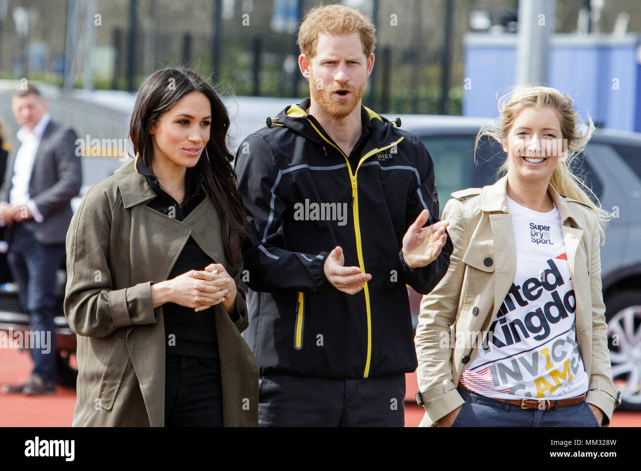 Bath, Regno Unito. 6/04/18.il principe Harry e Meghan Markle sono ritratte all'Università di Bath come frequentano il team britannico prove per il 2018 Invictus Games Foto Stock Bath, Regno Unito. 6/04/18.il principe Harry e Meghan Markle sono ritratte all'Università di Bath come frequentano il team britannico prove per il 2018 Invictus Games Foto Stock