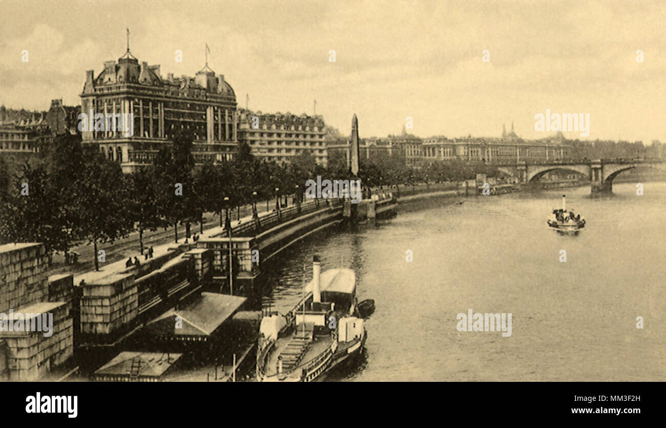 Il Tamigi Embankment. Londra. 1930 Foto Stock
