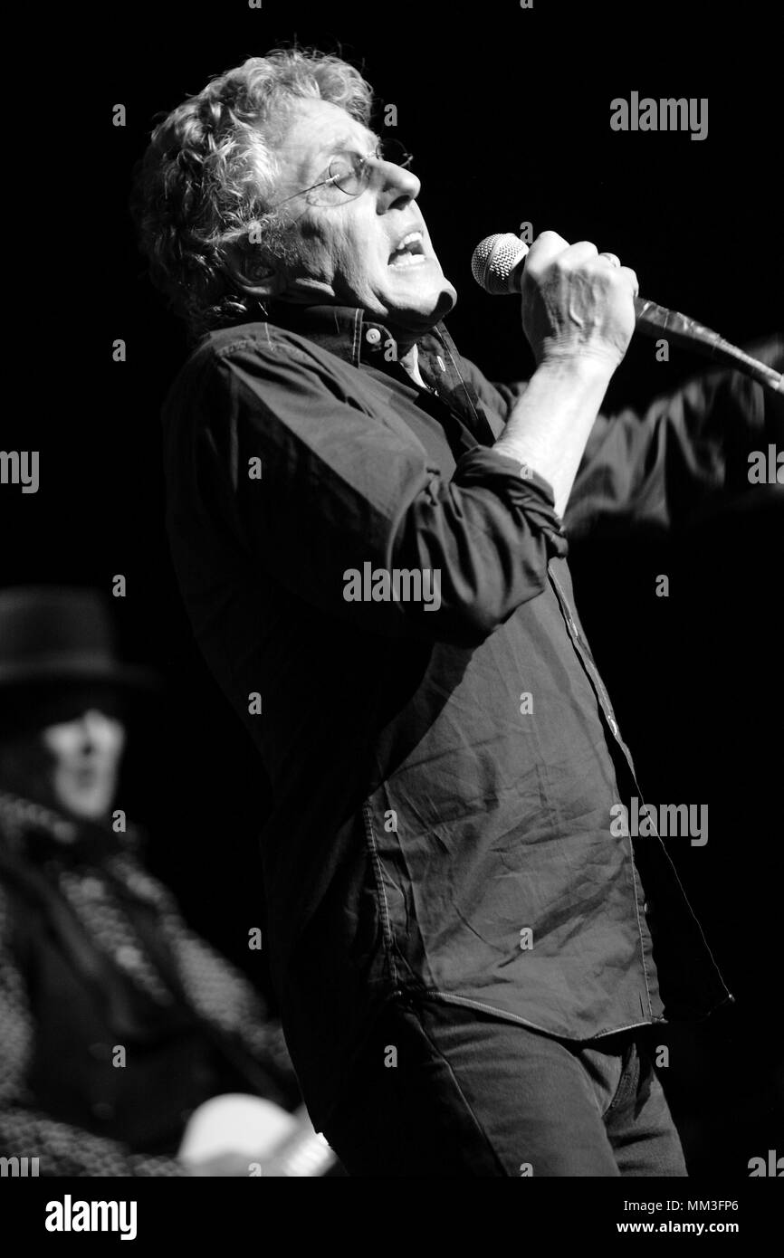 Roger Daltrey esegue il chi della leggendaria rock opera di Tommy sul palco di Indigo a Arena O2 il 21 luglio 2011 a Londra, Regno Unito. --- Image by © Paolo Cunningham Foto Stock