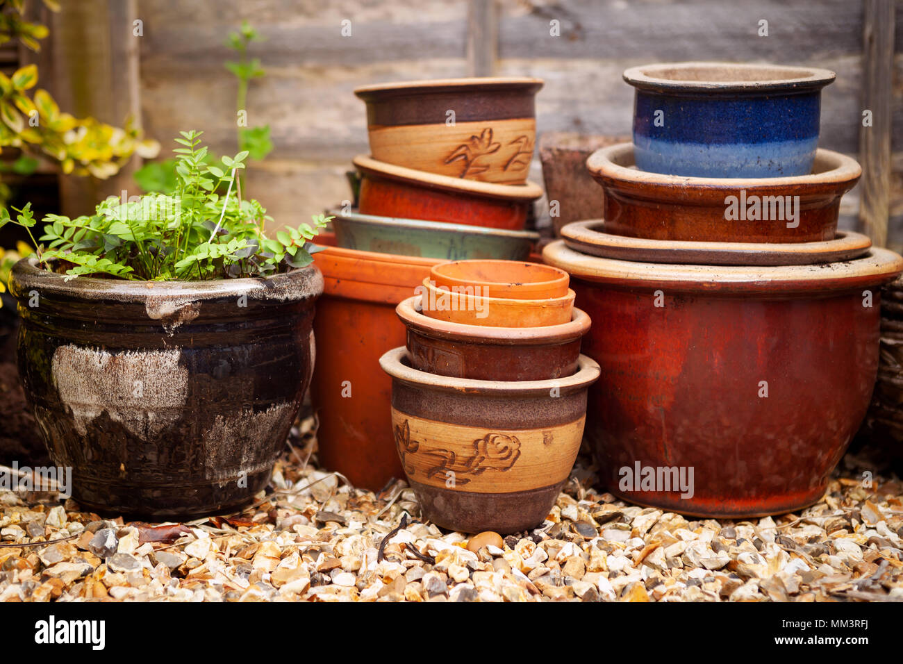 Vasi da giardino usati immagini e fotografie stock ad alta risoluzione -  Alamy