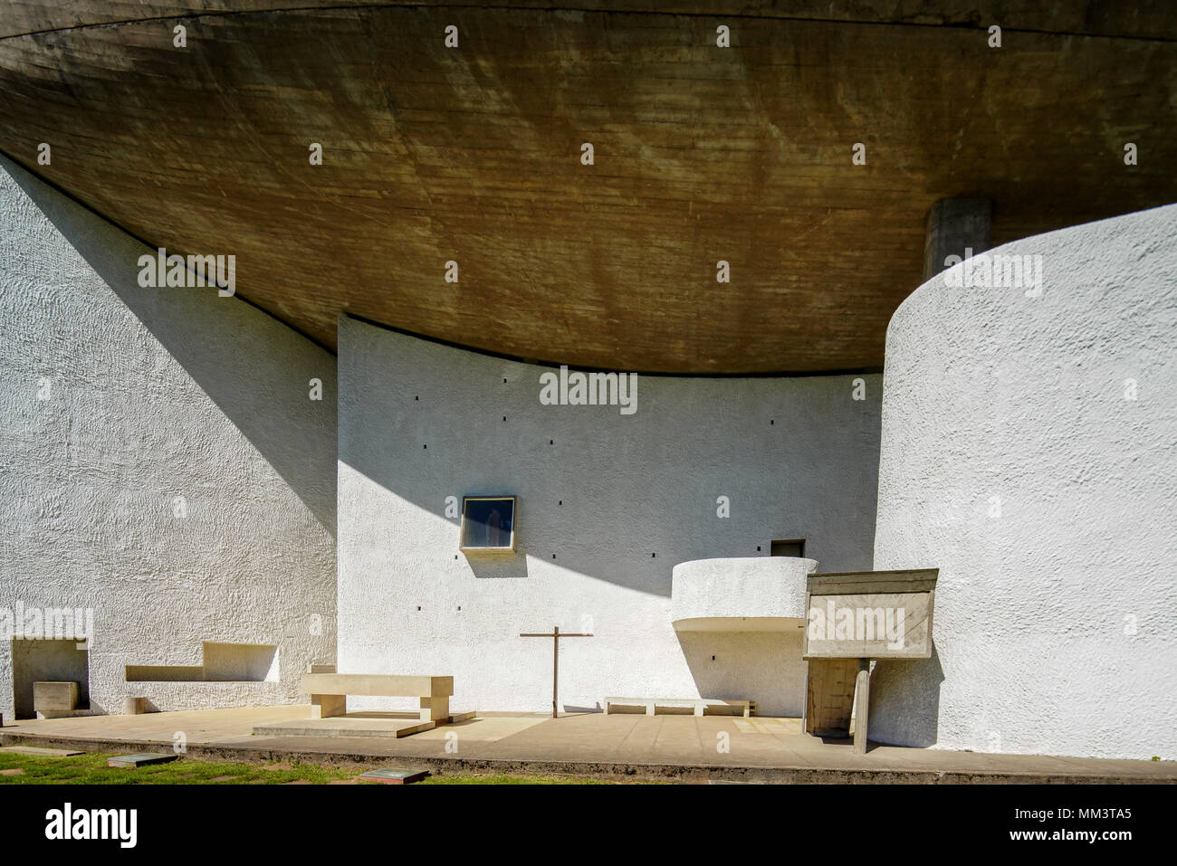 Notre Dame du Haut, cappella Ronchamp progettata dall'architetto svizzero-francese le Corbusier, Francia. Foto Stock