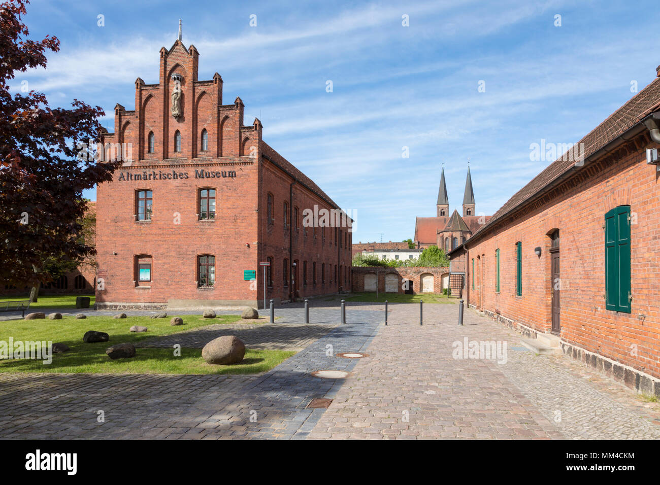 Museo della Altmark a Stendal, St Nicholas Cathedral in background Foto Stock