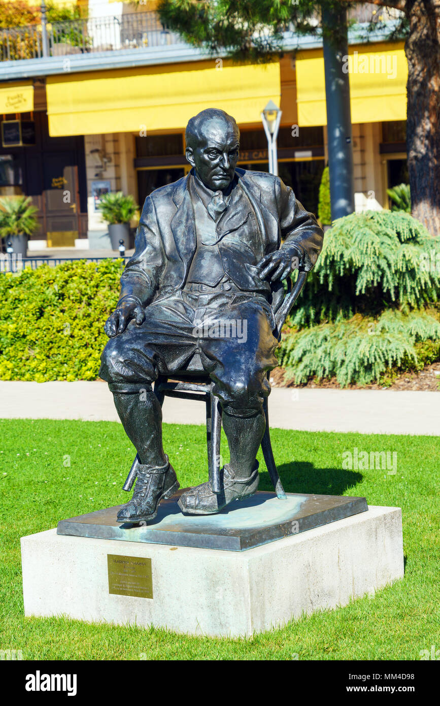 Montreux, Svizzera - 18 Ottobre 2017: Monumento di scrittore Vladimir Nabokov sul Vicolo del Jazz Foto Stock