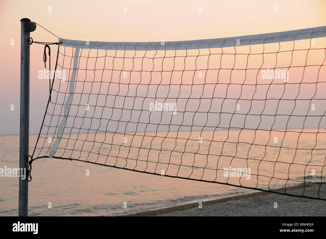 Beach volley net sul tramonto Foto Stock