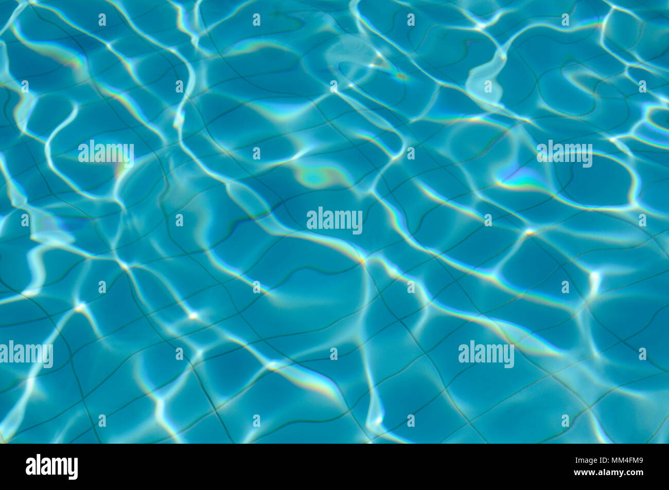 Piscina acqua blu sullo sfondo Foto Stock